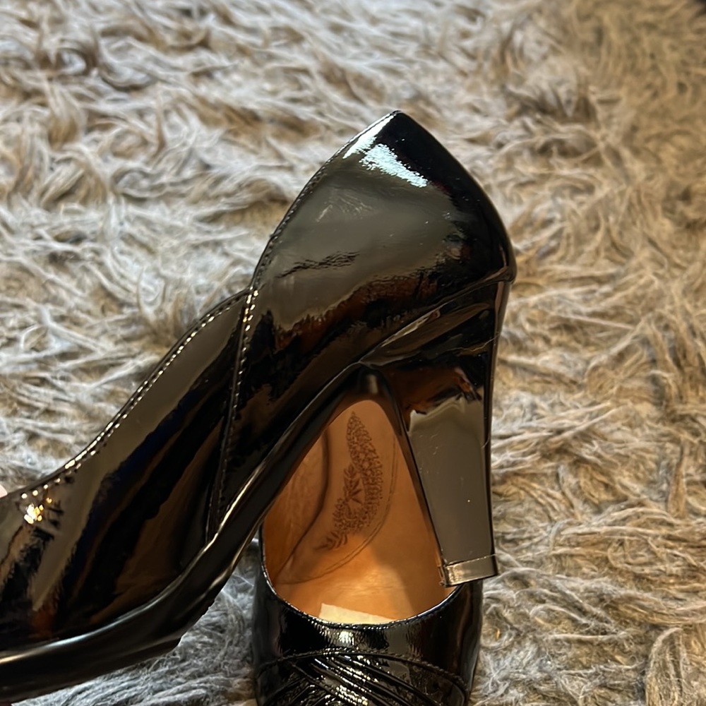 New Women's black patent leather peep told Sofft heels, size 7 - Picture 13 of 15